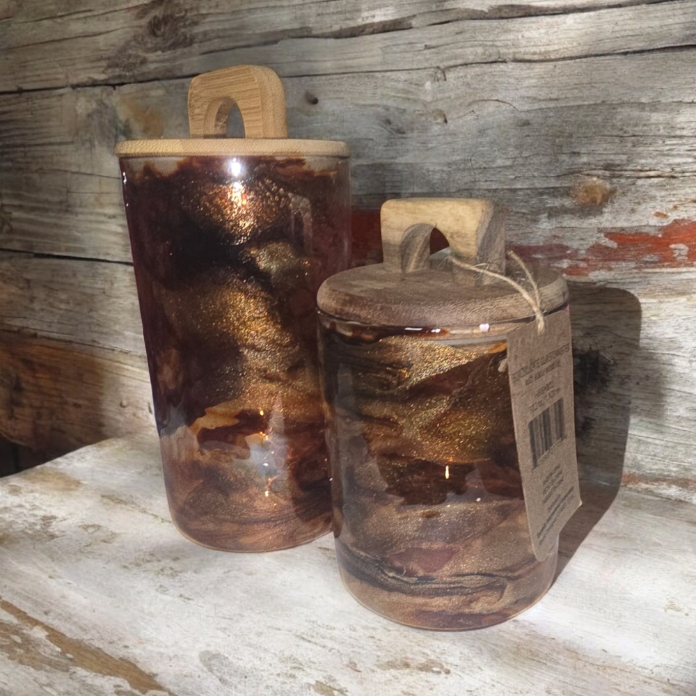 Beautiful containers.. jars